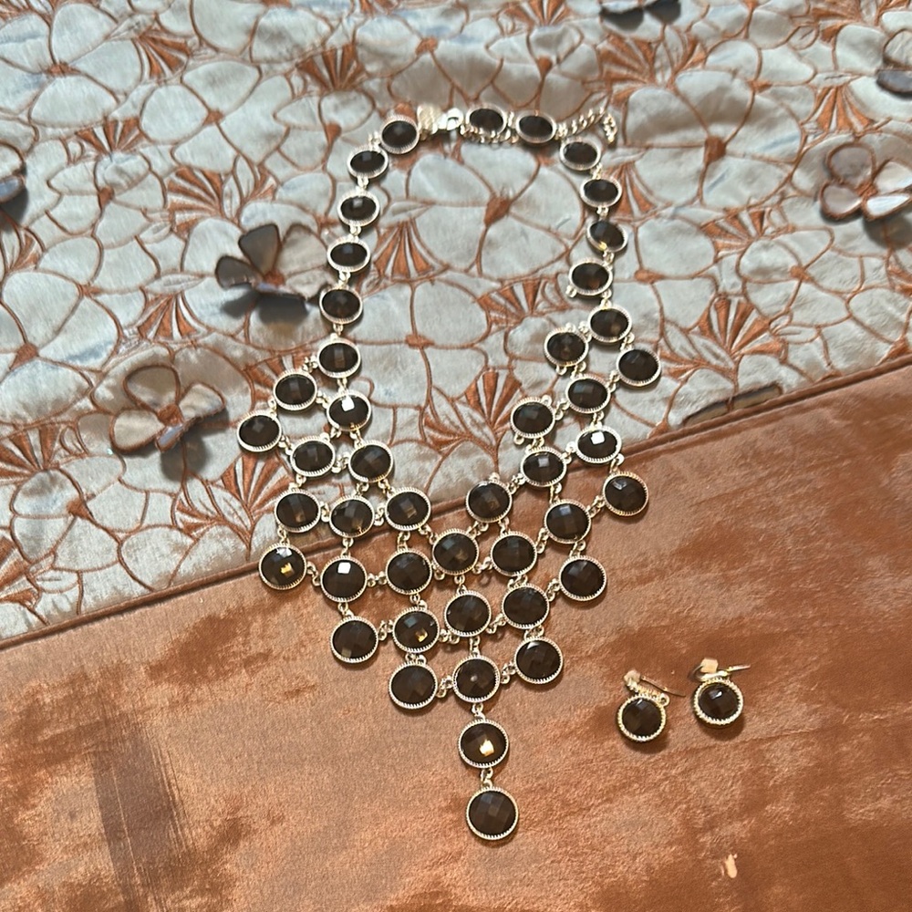 Elegant Black and Gold Necklace Set